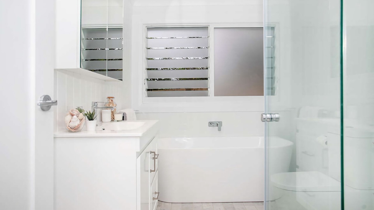 Photo of Bathroom in Dolphin Point