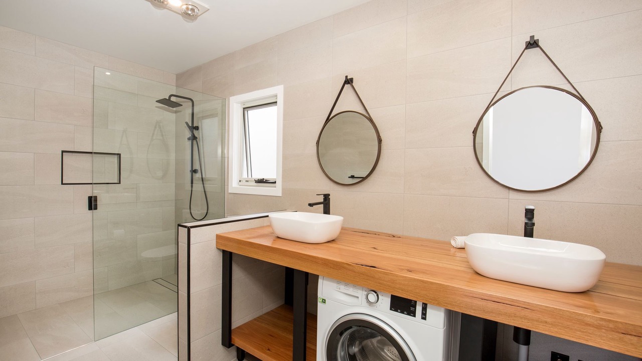 Photo of Bathroom in Basin View