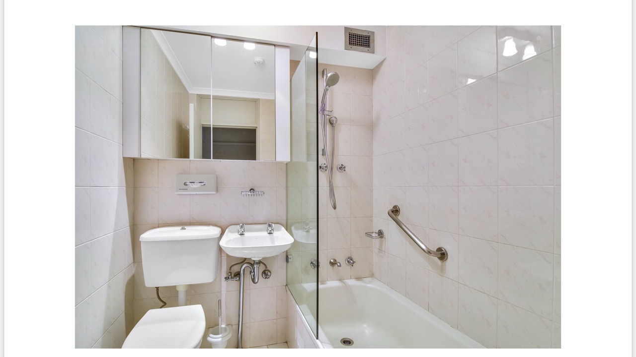 Photo of Bathroom in McMahons Point