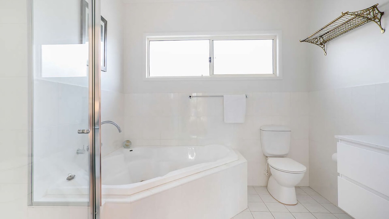 Photo of Bathroom in Narrawallee