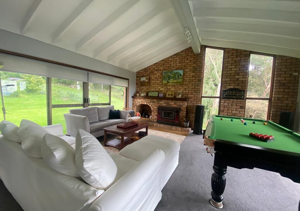Photo of Livingroom in Bowen Mountain