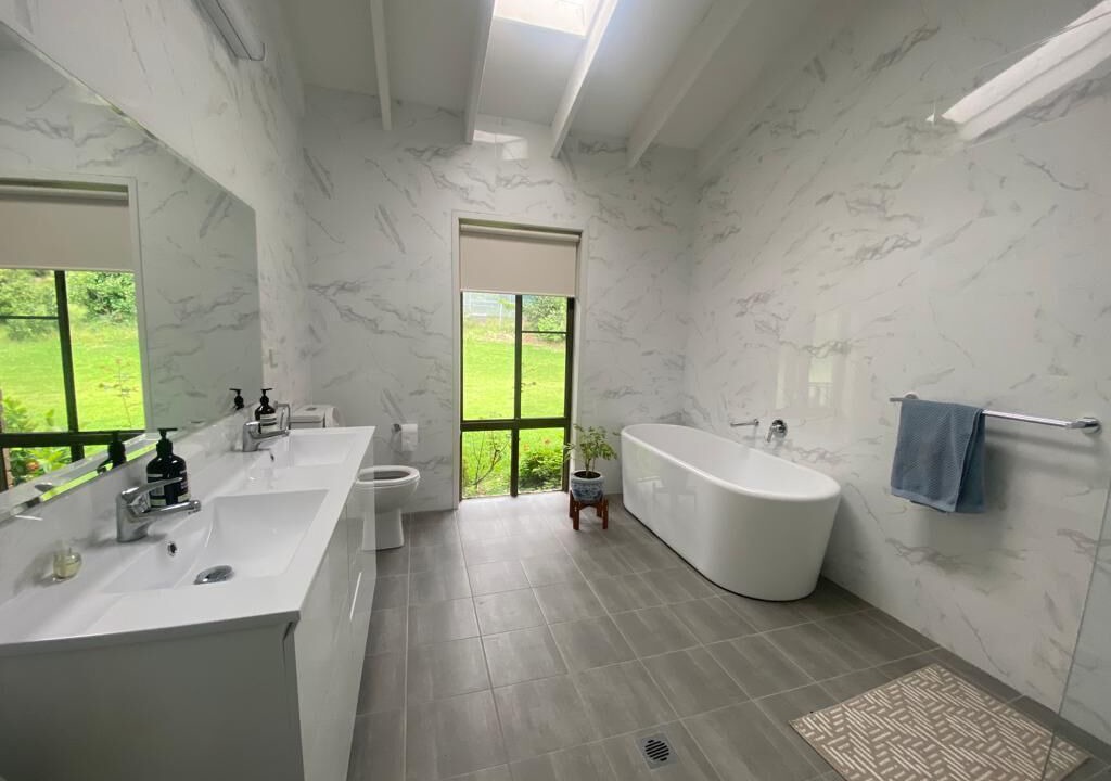 Photo of Bathroom in Bowen Mountain