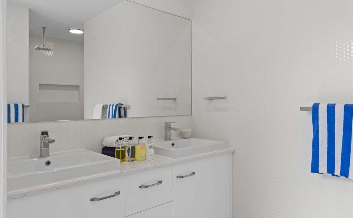 Photo of Bathroom in Oak Beach