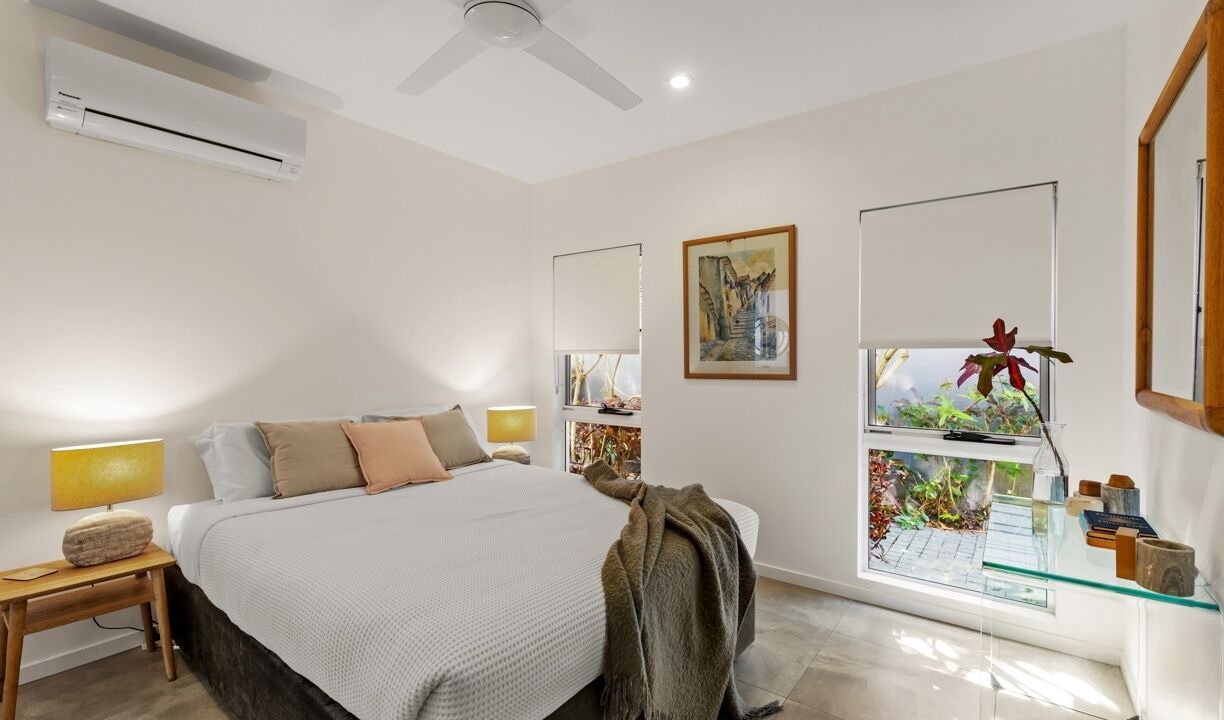 Photo of Bedroom in Oak Beach