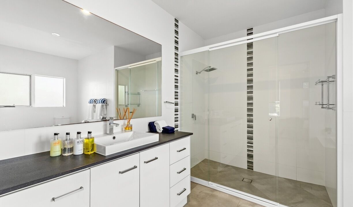 Photo of Bathroom in Oak Beach