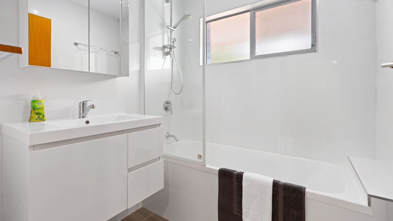 Photo of Bathroom in Basin View