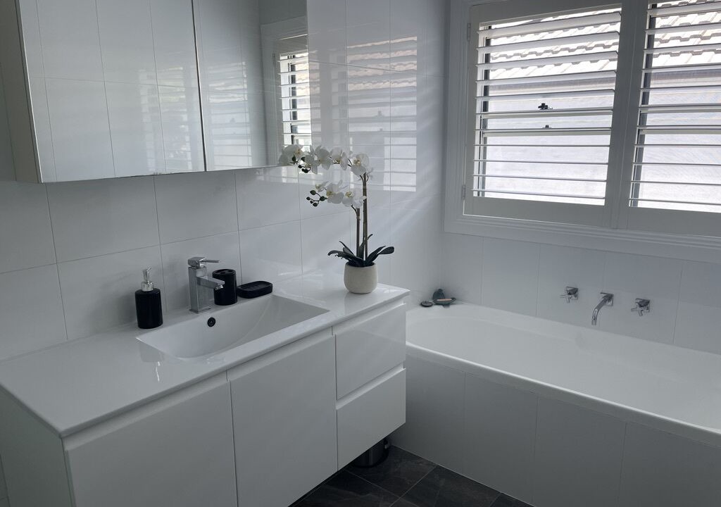 Photo of Bathroom in Freshwater