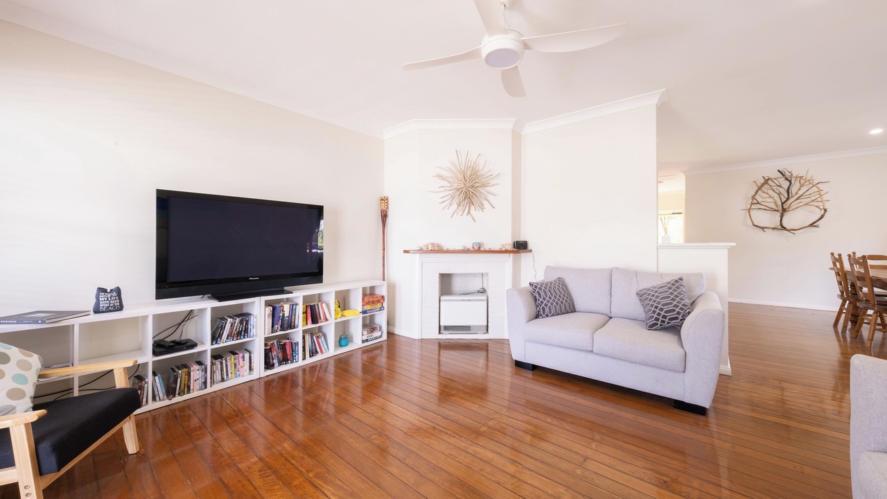 Photo of Livingroom in Black Head