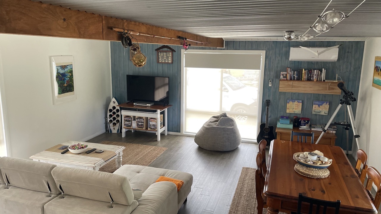 Photo of Livingroom in Golden Beach