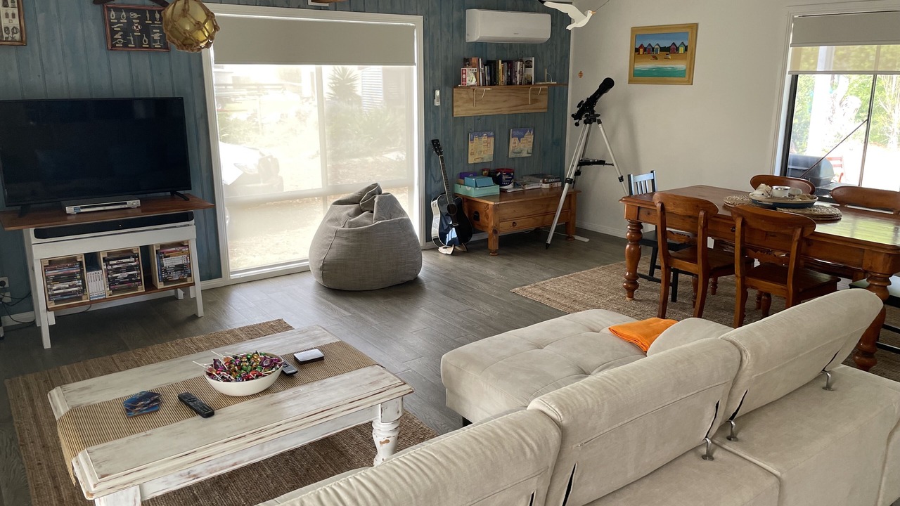 Photo of Livingroom in Golden Beach