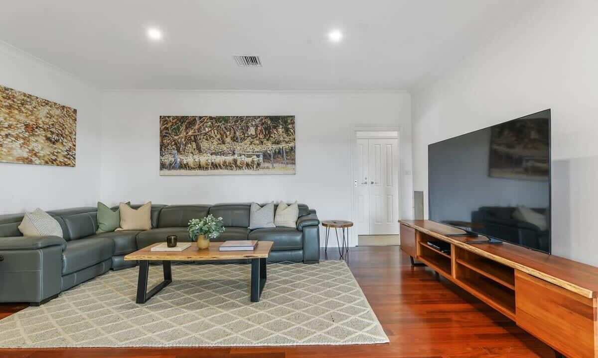 Photo of Livingroom in Orange