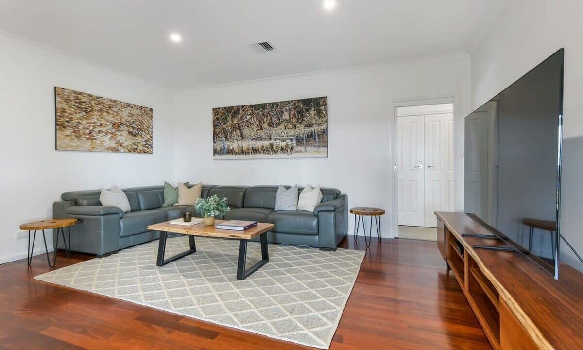 Photo of Livingroom in Orange