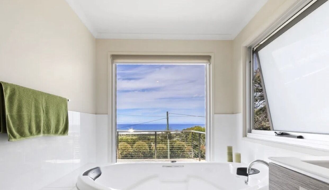 Photo of Bathroom in Lakes Entrance