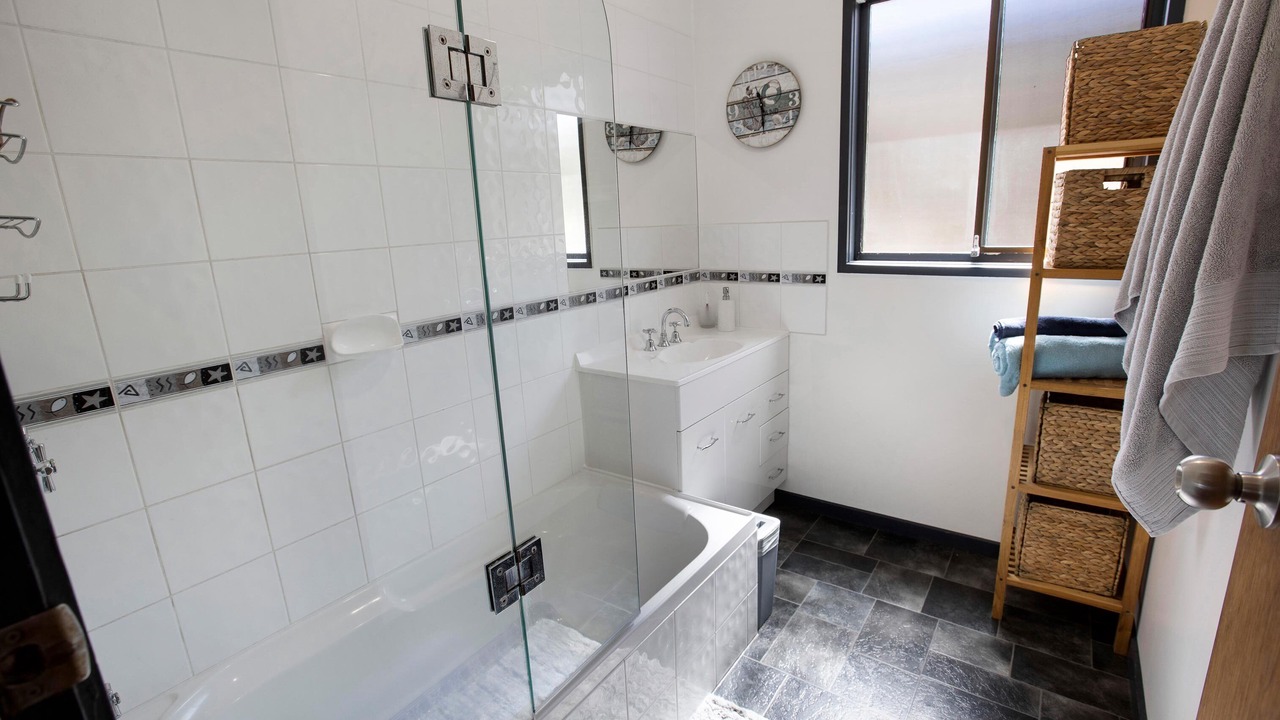 Photo of Bathroom in Lakes Entrance