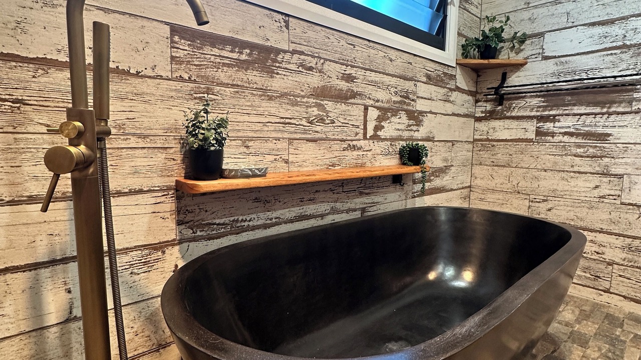 Photo of Bathroom in Blackmans Point