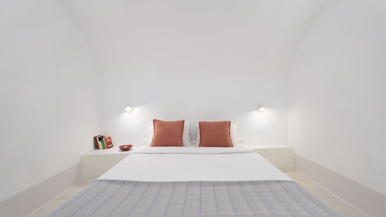 Photo of Bedroom in Oia