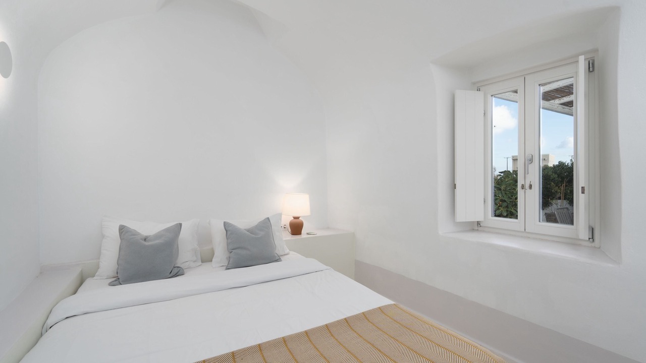 Photo of Bedroom in Oia
