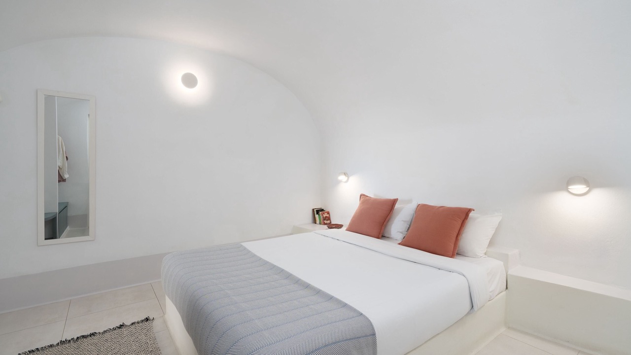 Photo of Bedroom in Oia