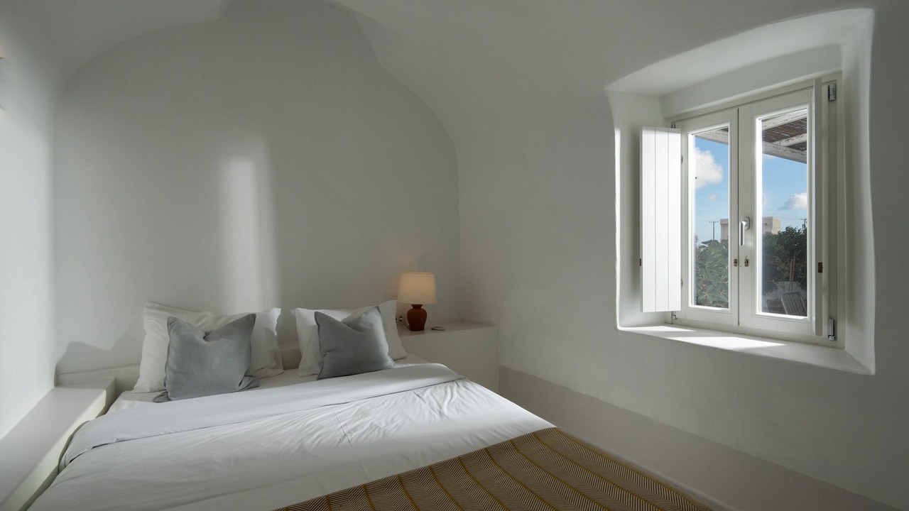 Photo of Bedroom in Oia