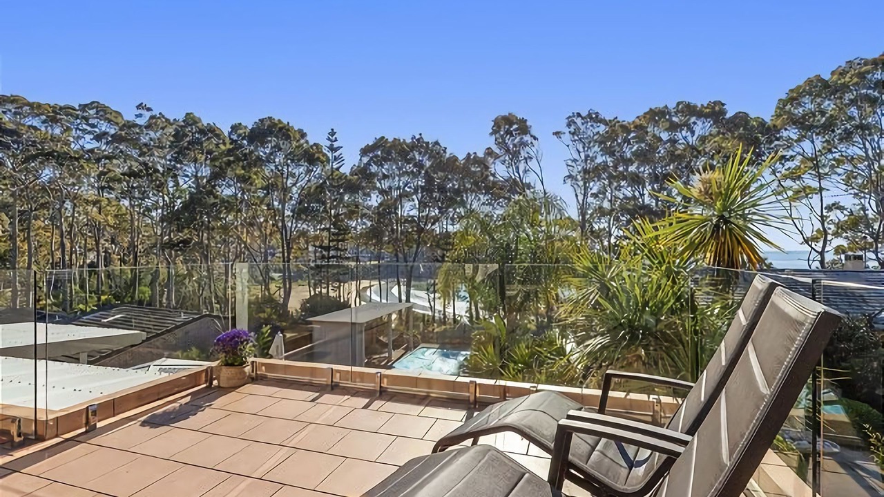 Photo of Patio Balcony in Denhams Beach