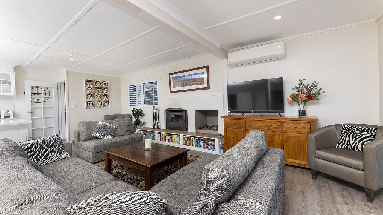 Photo of Livingroom in Whoota