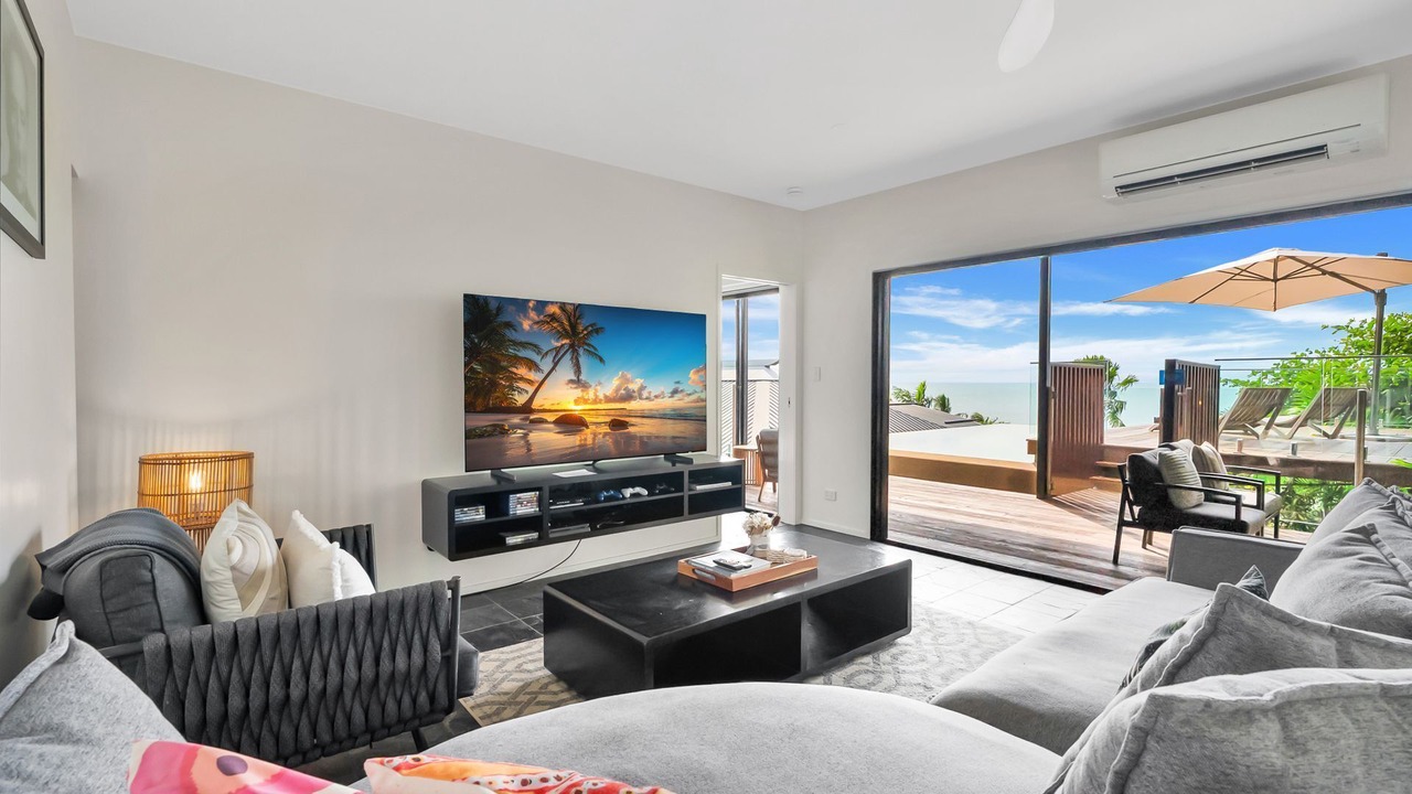 Photo of Livingroom in Trinity Beach