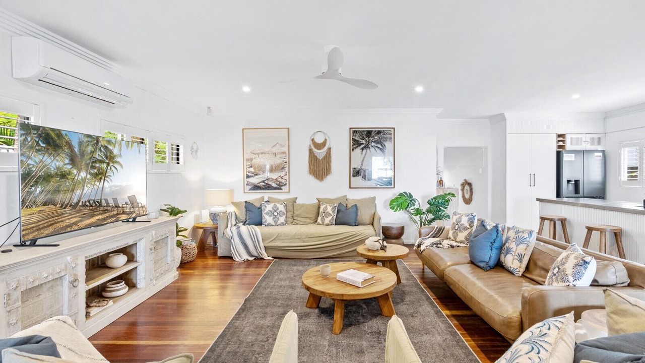 Photo of Livingroom in Holloways Beach