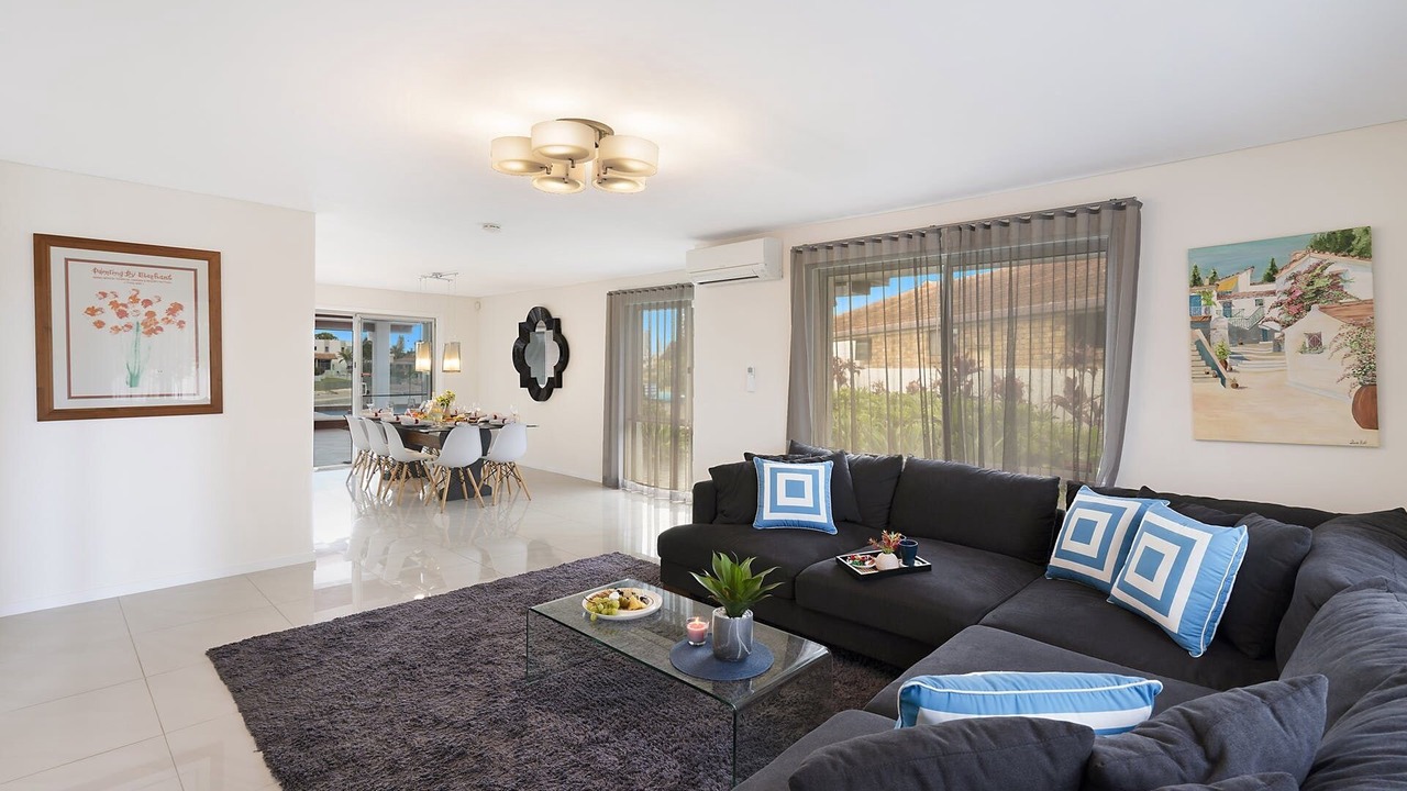 Photo of Livingroom in Broadbeach Waters