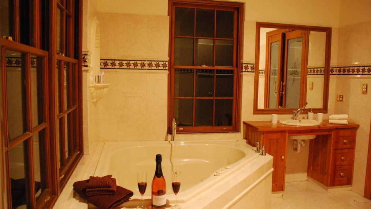 Photo of Bathroom in Emu Flat
