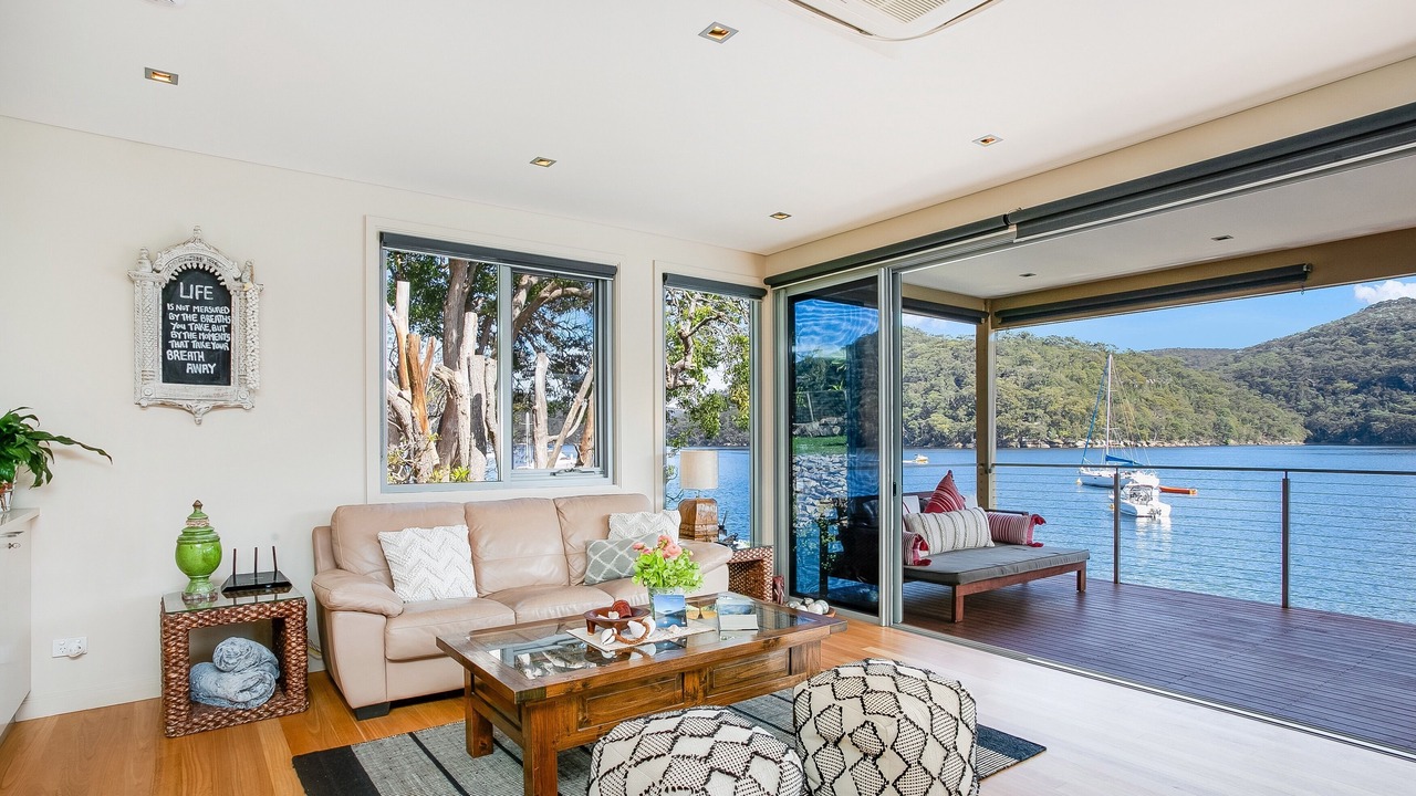 Photo of Livingroom in Cottage Point