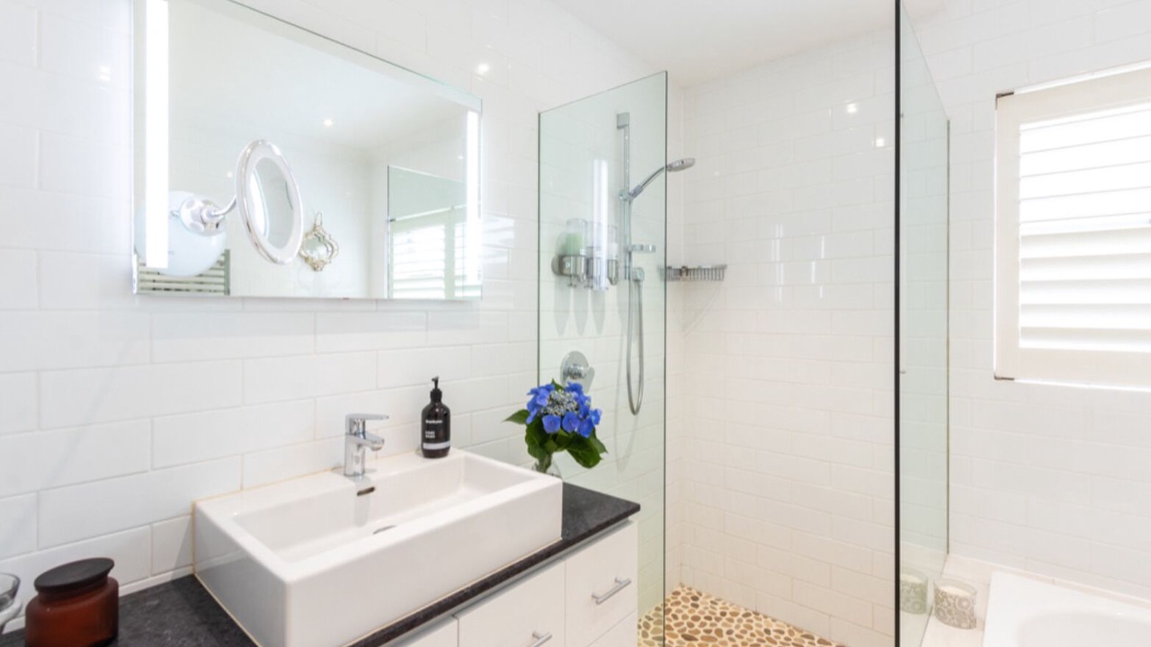 Photo of Bathroom in Freshwater