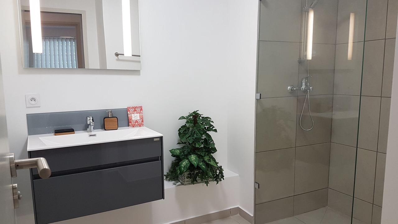 Photo of Bathroom in Faaa