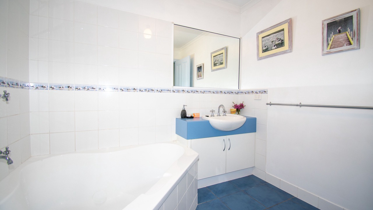 Photo of Bathroom in Lakes Entrance