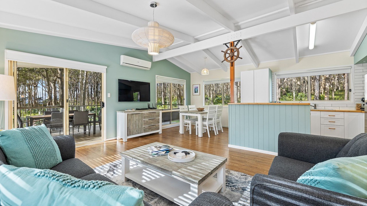 Photo of Livingroom in Mystery Bay