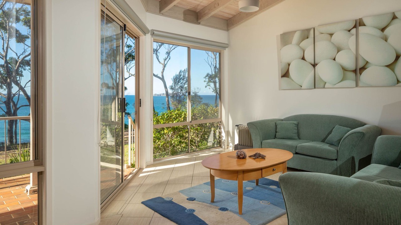 Photo of Livingroom in Denhams Beach