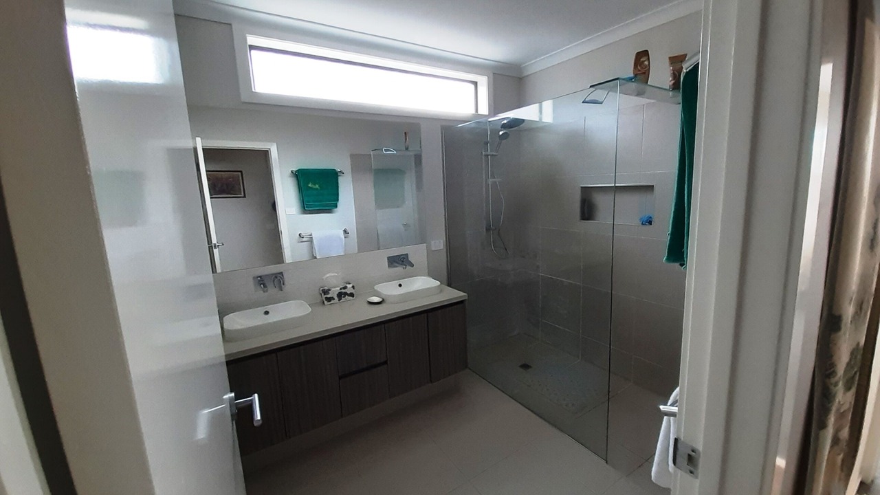 Photo of Bathroom in Curlewis