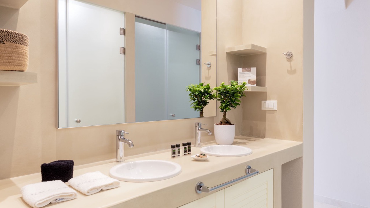 Photo of Bathroom in Paleopolis