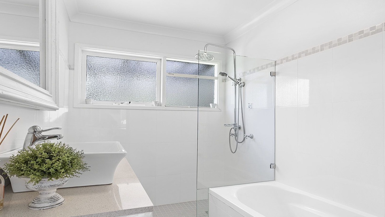 Photo of Bathroom in Lemon Tree Passage