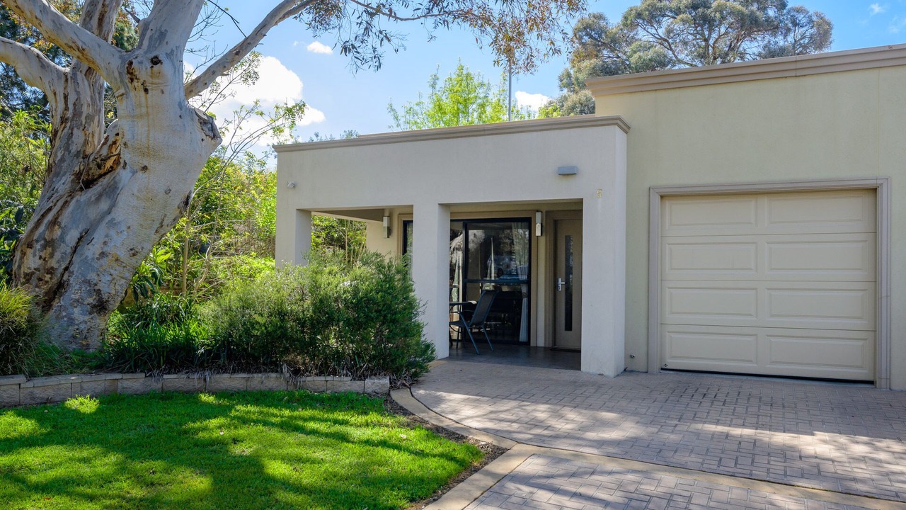 Photo of Bathroom in Lake Hume Village