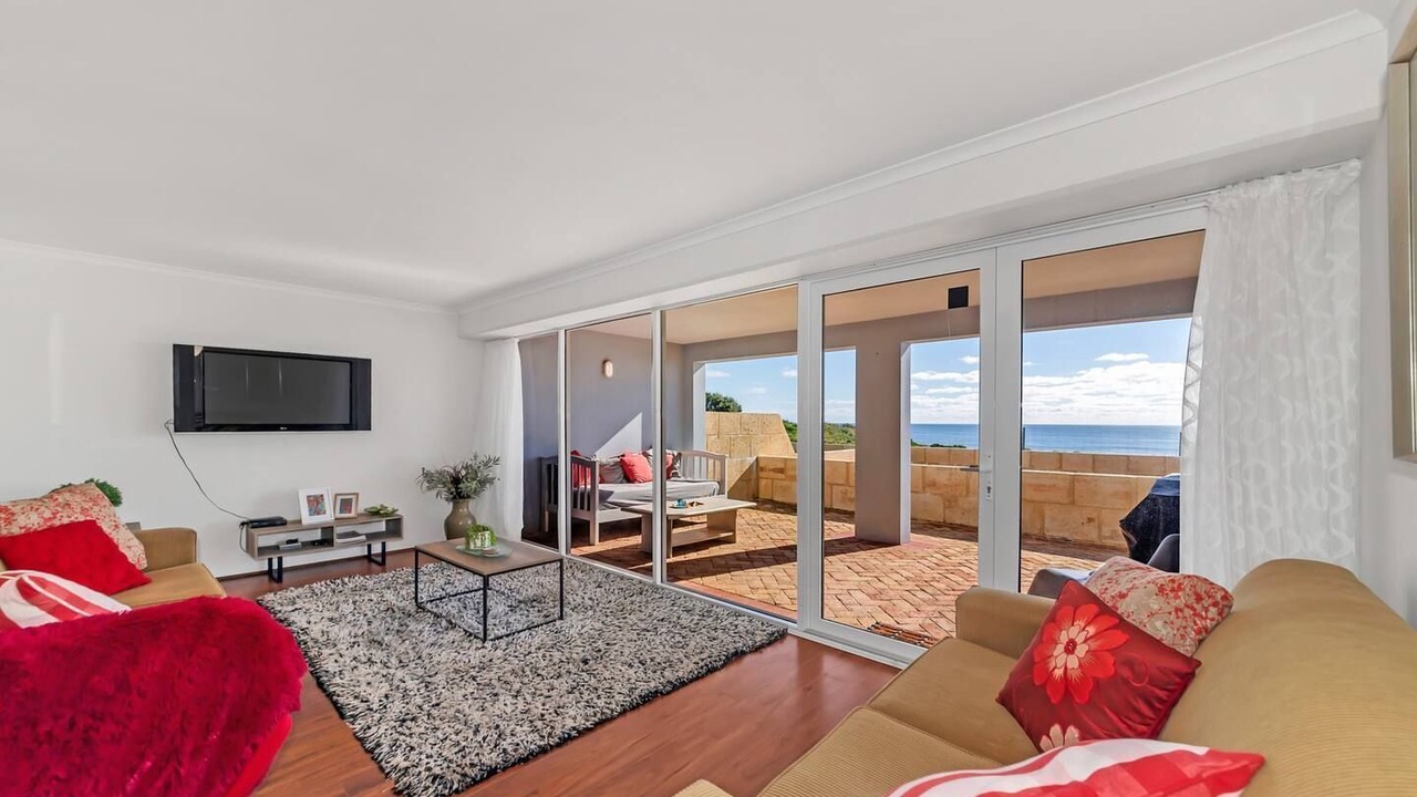 Photo of Livingroom in Halls Head