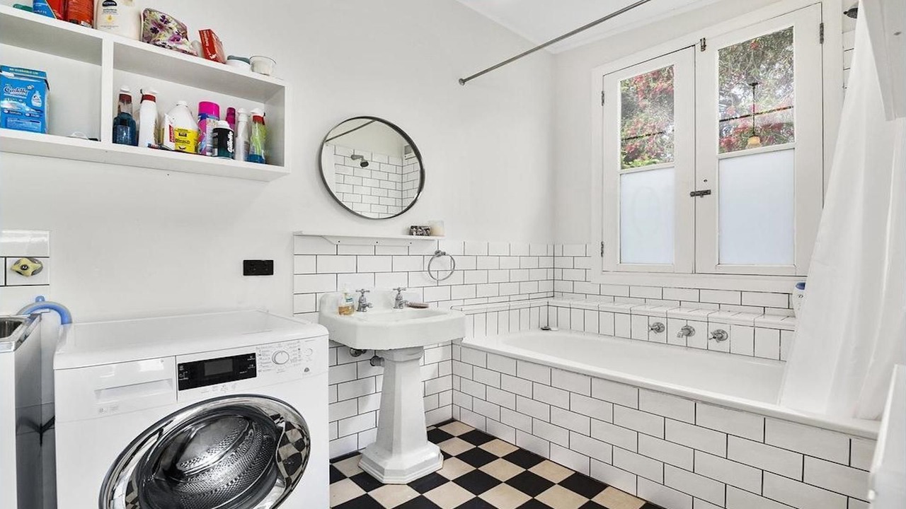 Photo of Bathroom in Indented Head