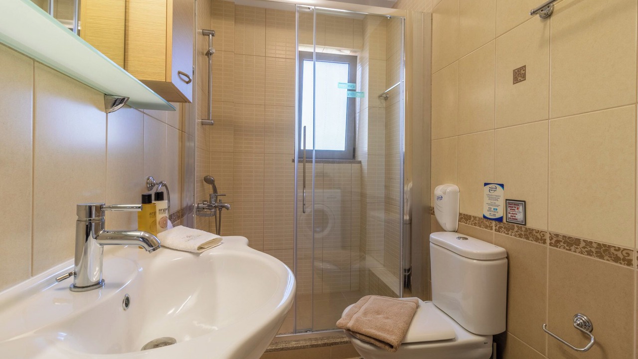 Photo of Bathroom in Limni Vouliagmenis