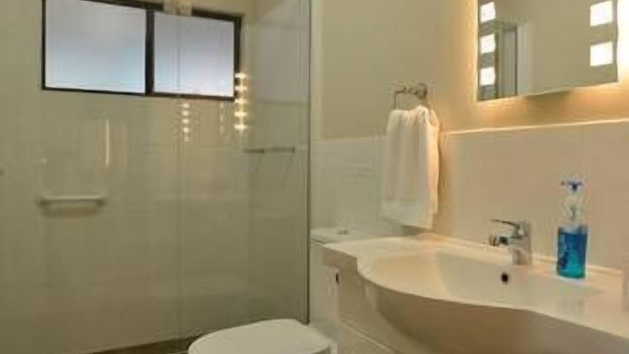 Photo of Bathroom in Kingscote