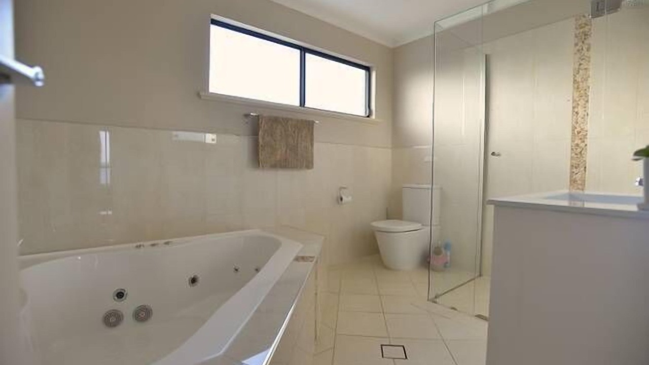 Photo of Bathroom in Kingscote
