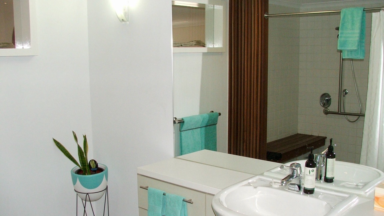 Photo of Bathroom in Lorne