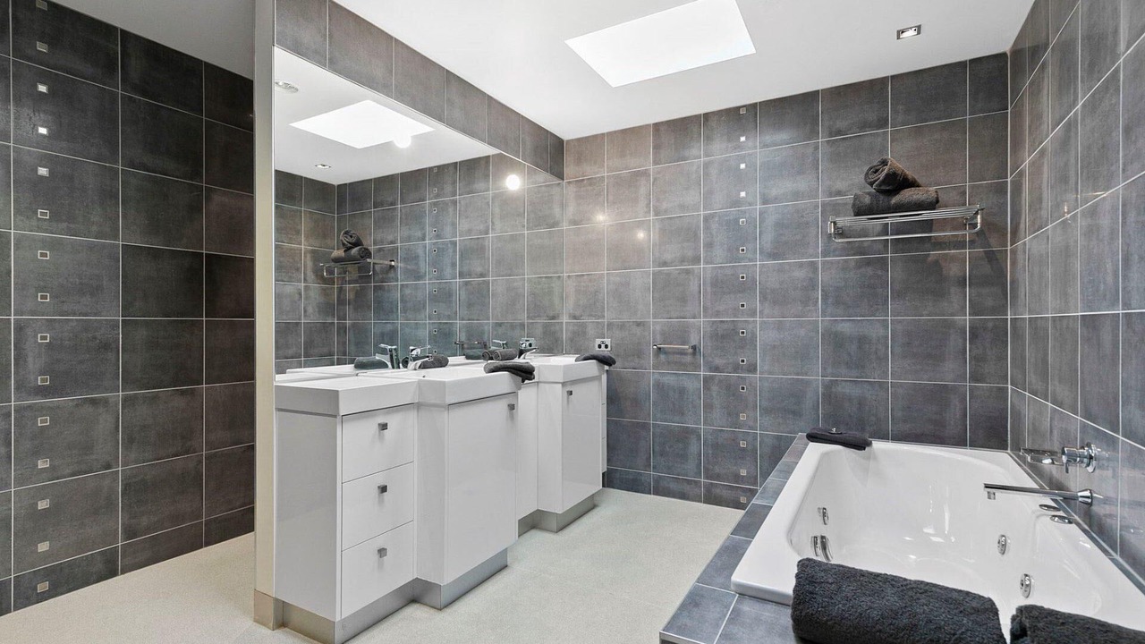 Photo of Bathroom in Lorne