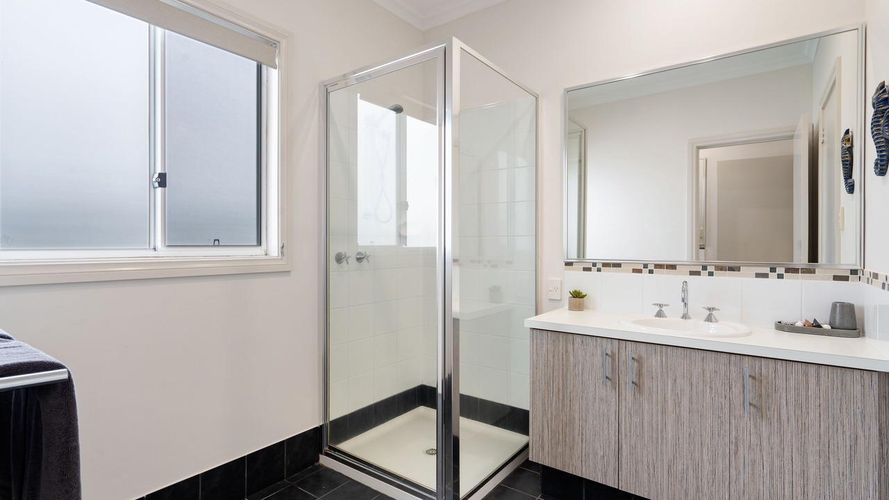 Photo of Bathroom in Peppermint Grove Beach
