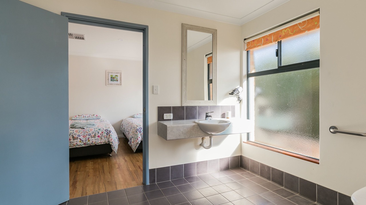 Photo of Bathroom in Peppermint Grove Beach