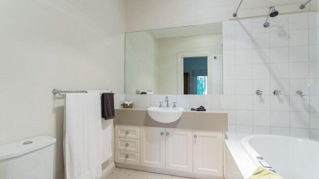 Photo of Bathroom in Lorne