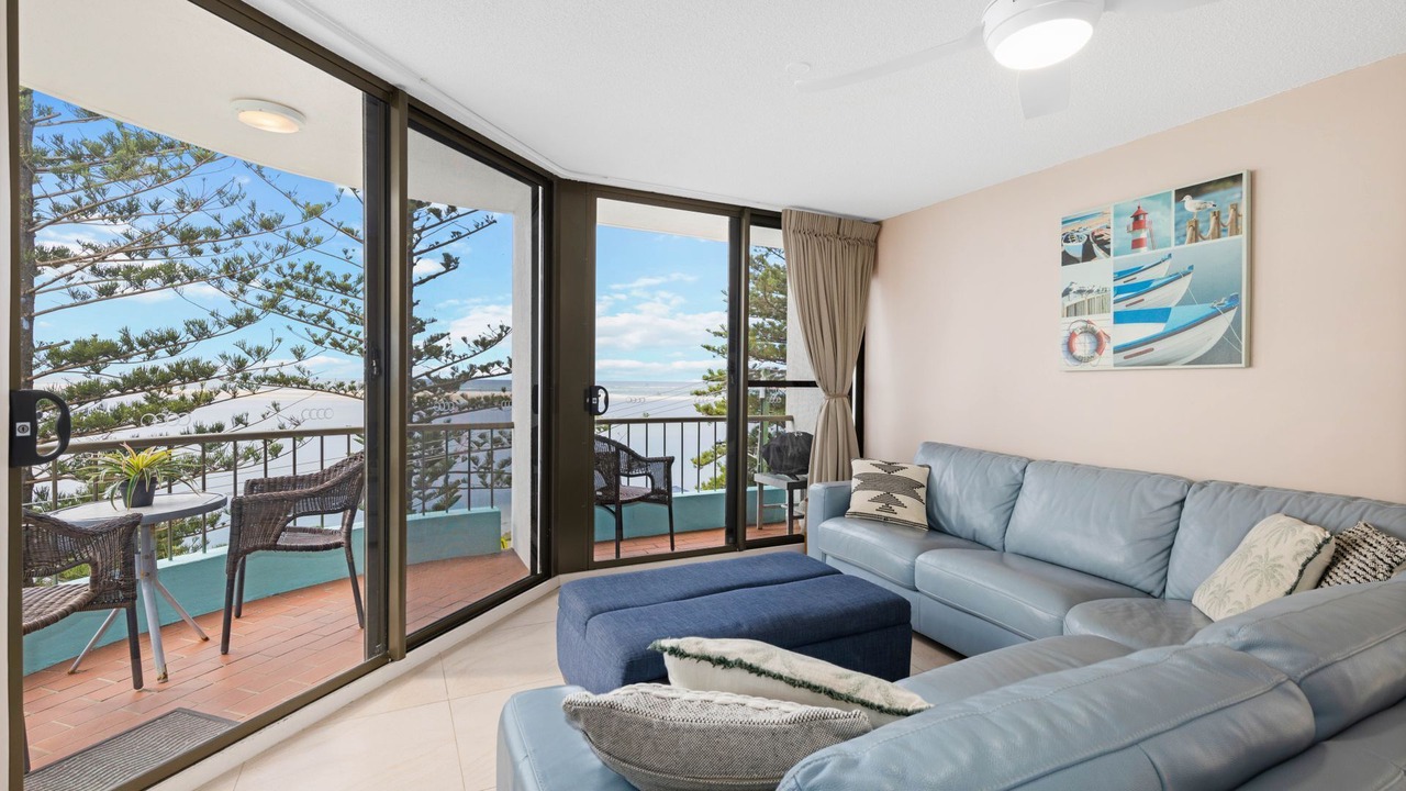Photo of Livingroom in Golden Beach